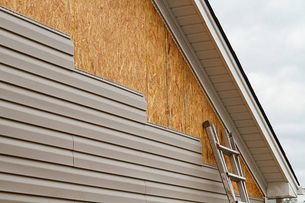 Professional Fiber Cement Siding technician working in New Ellenton, SC